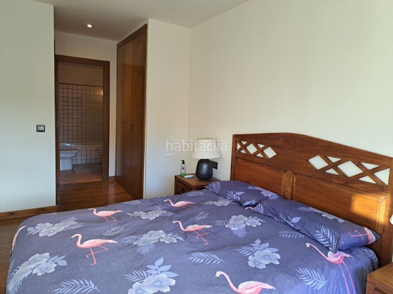 Foto 73e8fa71-9942-450d-b06c-d45dc05357bc. Pis amb xemeneia calefacció aparcament a Llívia