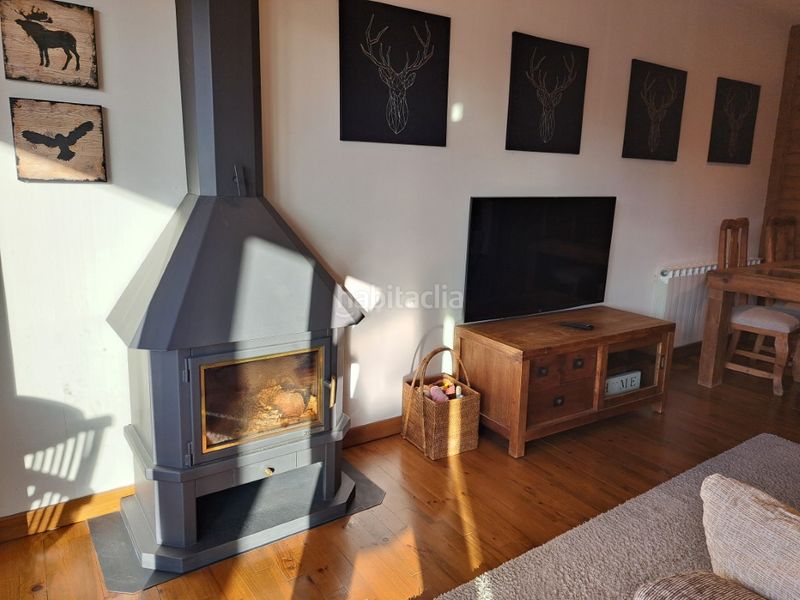 Foto 7cdb052d-e232-4606-a0f6-41dbbd2c788b. Pis amb xemeneia calefacció aparcament a Llívia