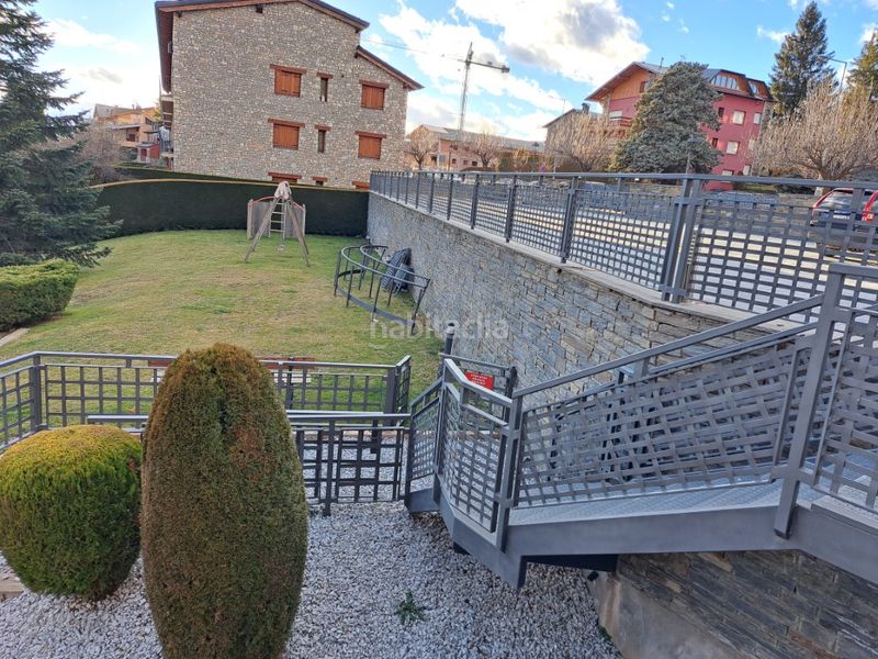 Foto 85367958-2630-4432-9b3d-256cd675cb5c. Pis amb xemeneia calefacció aparcament a Llívia