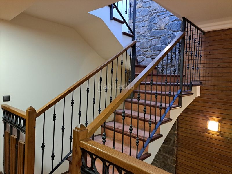 Foto 87bab904-9ab9-42f5-b7c2-491aed21e7ad. Pis amb xemeneia calefacció aparcament a Llívia