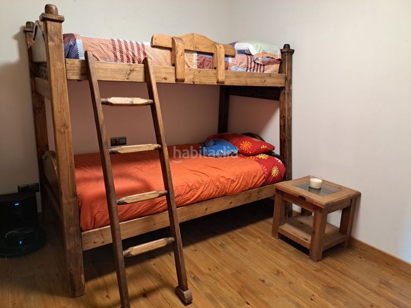 Foto 891f7259-3afb-4f9e-a49b-2bfb4c5ca943. Pis amb xemeneia calefacció aparcament a Llívia