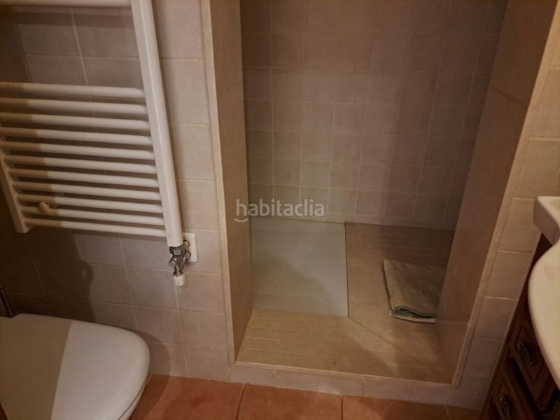 Foto 9be71952-bb0f-4e82-ae9d-ecfd5352643b. Pis amb xemeneia calefacció aparcament a Llívia