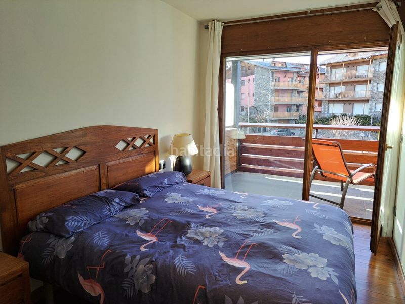 Foto af02ec08-bb0c-469d-81fe-44e0517a0410. Pis amb xemeneia calefacció aparcament a Llívia