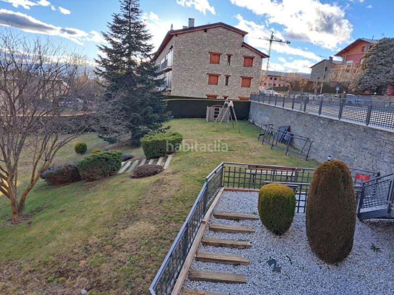 Foto b2c22569-6f45-4bb0-a660-c5c8b22b6c14. Pis amb xemeneia calefacció aparcament a Llívia