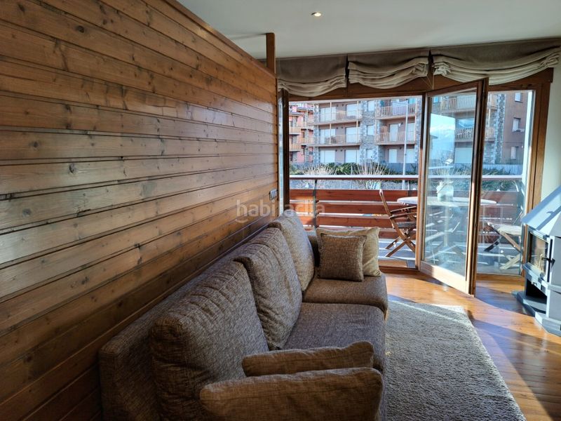 Foto bb7b9948-f2d7-4205-ab02-6c5150183bc0. Pis amb xemeneia calefacció aparcament a Llívia