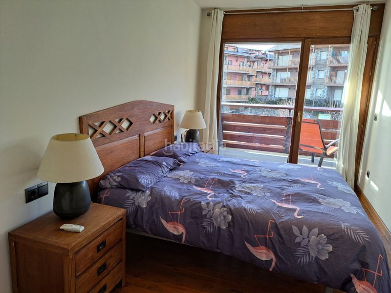 Foto c288f56f-08c9-4936-9400-5f85c1d8d5ea. Pis amb xemeneia calefacció aparcament a Llívia