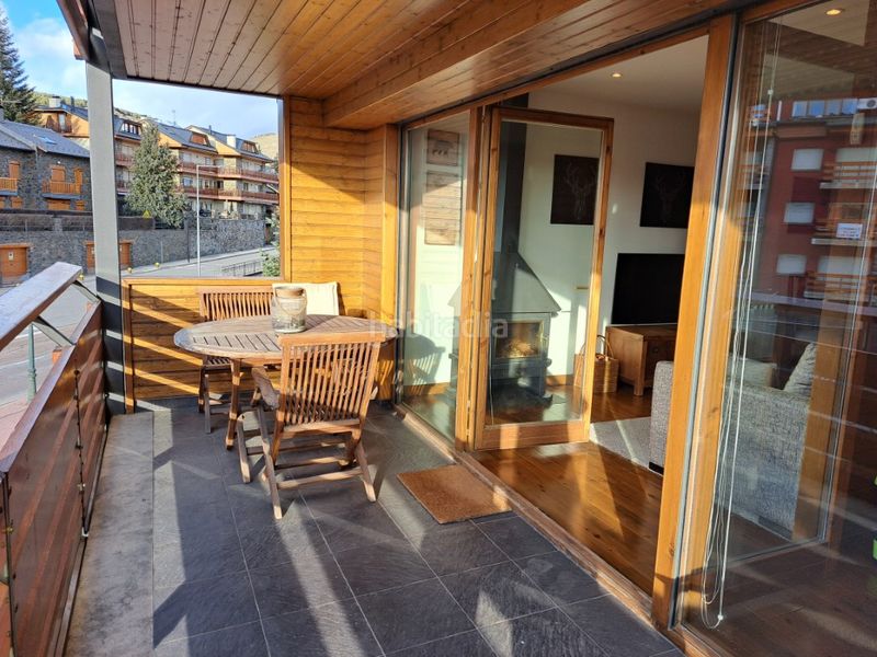 Foto c4c2f828-d89c-4540-b617-da74664054e2. Pis amb xemeneia calefacció aparcament a Llívia