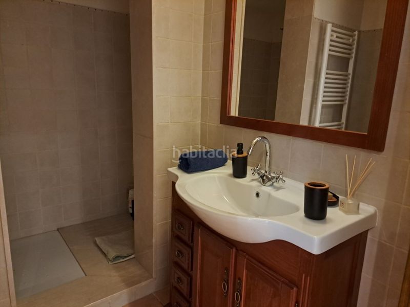 Foto cea2b02b-aba4-4242-91af-a2a8955616e6. Pis amb xemeneia calefacció aparcament a Llívia