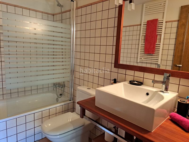 Foto d1b05039-b9ae-4dfe-b2ee-6f97bc515955. Pis amb xemeneia calefacció aparcament a Llívia