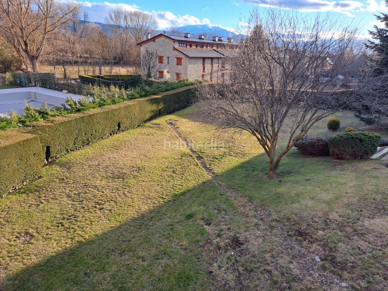 Foto d977c331-0ca1-43a5-a6fa-399efd904604. Pis amb xemeneia calefacció aparcament a Llívia