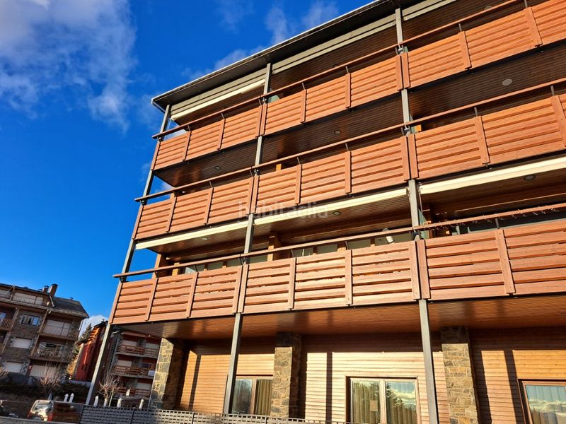 Foto e7714081-e334-4032-bc16-99de506b7dee. Pis amb xemeneia calefacció aparcament a Llívia