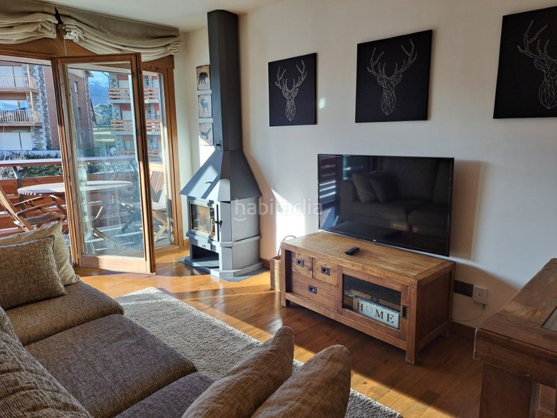 Foto e827a9a4-ee00-4f58-9e23-bb98c3550862. Pis amb xemeneia calefacció aparcament a Llívia