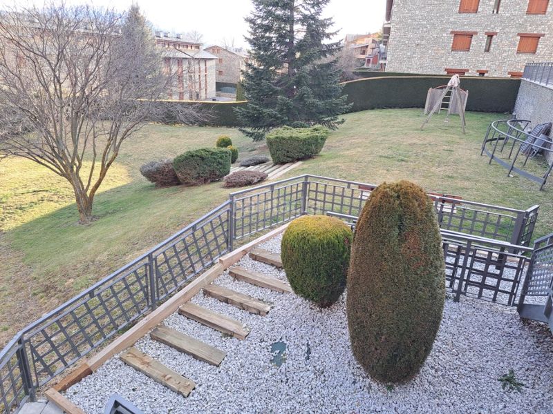 Foto e9502b73-47dd-4a2b-850a-5b03d2317908. Pis amb xemeneia calefacció aparcament a Llívia