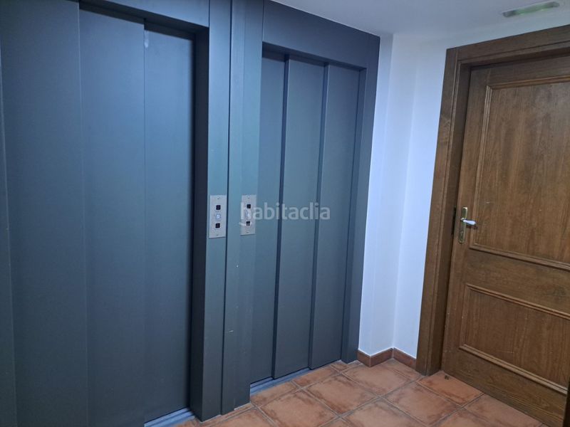 Foto e95bdbc9-c21b-4216-91fa-606911f179c7. Pis amb xemeneia calefacció aparcament a Llívia