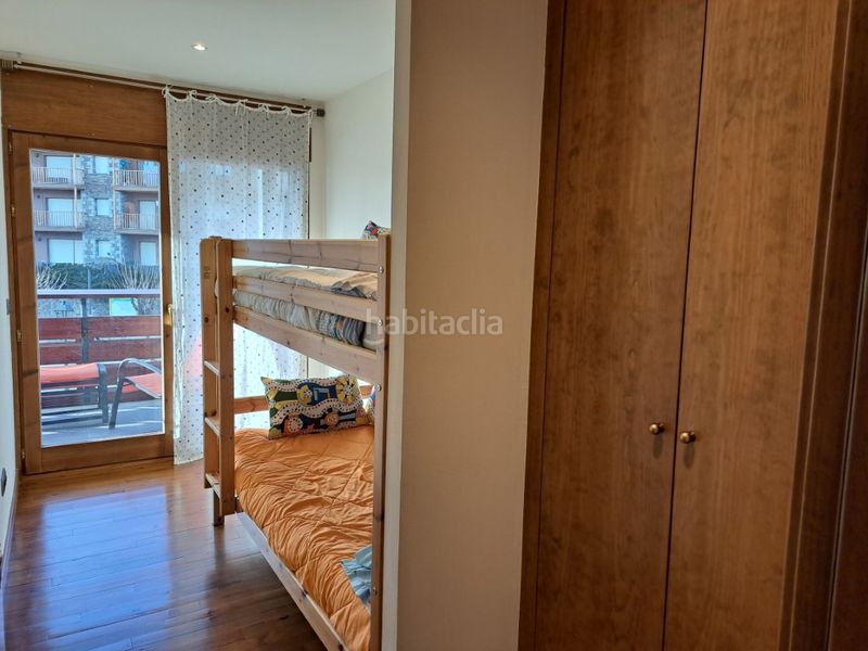 Foto ecb5b3a4-92d8-4ca3-8c28-bce8bd378541. Pis amb xemeneia calefacció aparcament a Llívia