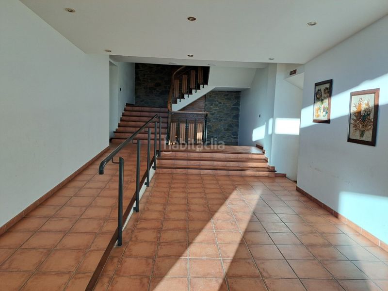 Foto f2458556-34d6-4e5d-8b10-dbcb0cd281e2. Pis amb xemeneia calefacció aparcament a Llívia