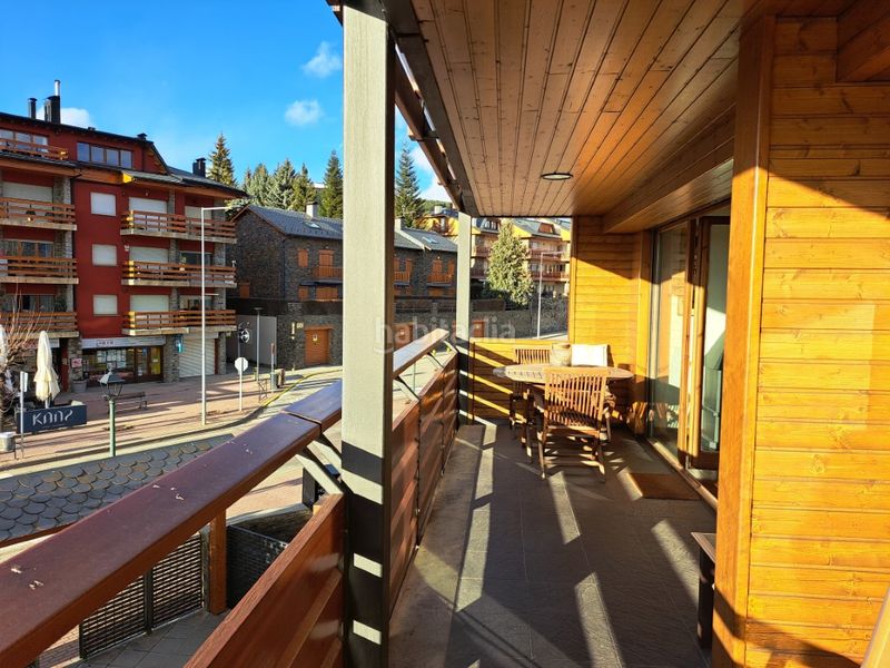 Foto f6deb322-39ff-479d-bd41-81dca677db44. Pis amb xemeneia calefacció aparcament a Llívia