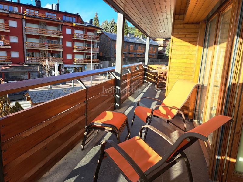 Foto f87425e9-9bcb-4cfb-9273-02604de94397. Pis amb xemeneia calefacció aparcament a Llívia