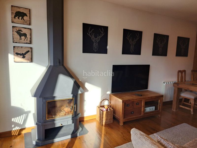 Foto f9366fe4-9eaa-4b92-a036-0c4f418eaa0b. Pis amb xemeneia calefacció aparcament a Llívia