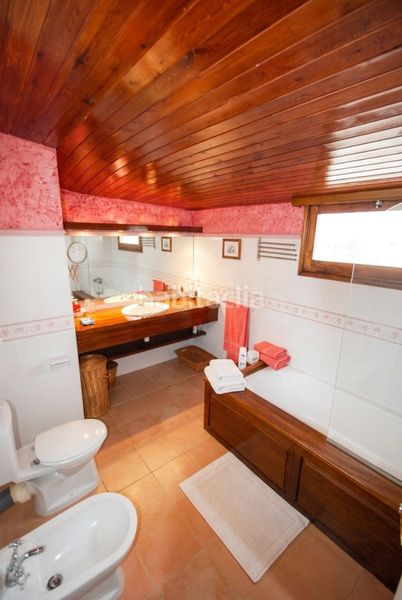 Foto bdaa4075-0443-478a-82f8-599a0fe14bea. Dúplex amb xemeneia calefacció aparcament a Prades