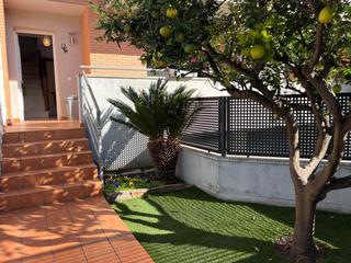 Casa adossada  Avinguda de la llibertat. Magnfica casa familiar con 5 habitaciones, 3 baos y amplio gar