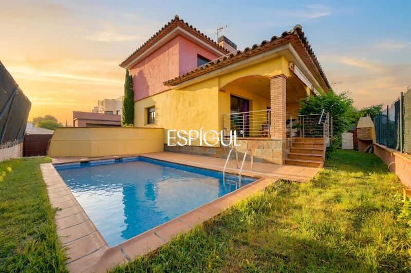 Foto 457c3cfc-b449-45d7-a0b7-673d11b6e5fa. Casa a salvia 3 a Riells Escala (L´)
