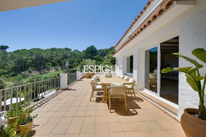 Foto 63a03936-1052-424d-aecc-ac0d89f20127. Casa amb calefacció aparcament piscina a Vall-llobrega