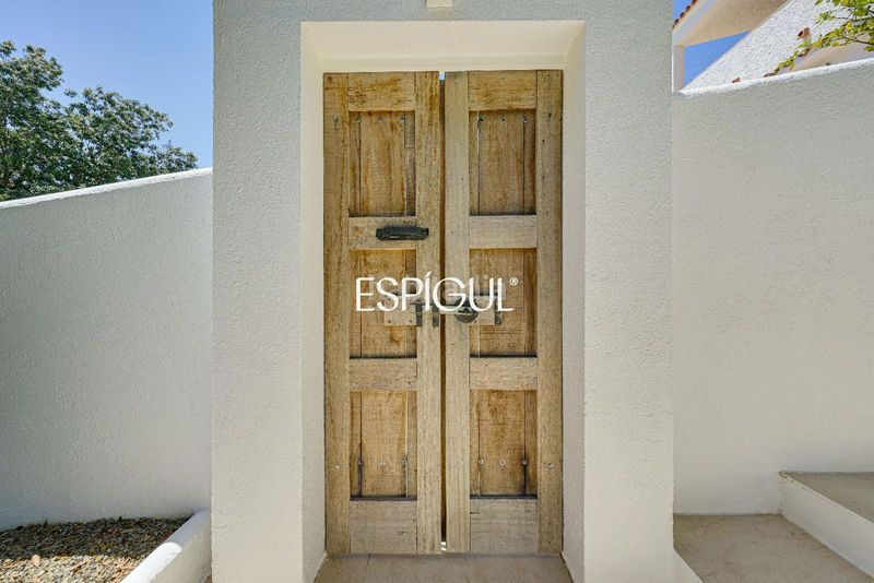 Foto a12f8305-a3dc-46d8-a36a-bfa24b623fcd. Casa amb calefacció aparcament piscina a Vall-llobrega