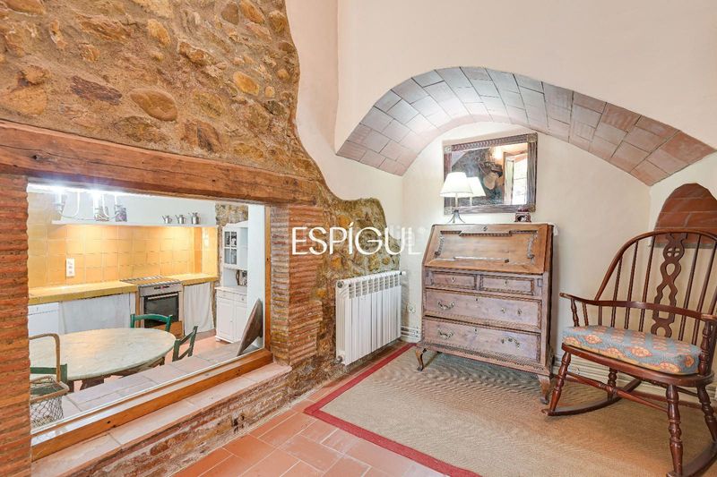 Foto 510ac3b5-ff34-4d03-9f6c-5742224f6bf2. Casa amb calefacció aparcament piscina a Bisbal d´Empordà (La)