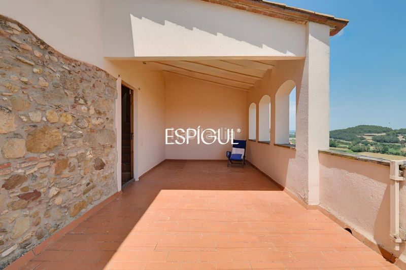 Foto 535a6b50-bff1-4ac8-82cb-5373172d3206. Casa amb calefacció aparcament piscina a Bisbal d´Empordà (La)