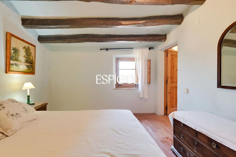 Foto a150ec97-679d-4758-b441-35c4e1843c9a. Casa amb calefacció aparcament piscina a Bisbal d´Empordà (La)