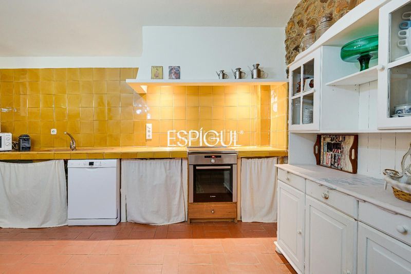 Foto c14b768f-6135-4920-9c90-648bfc1ae84b. Casa amb calefacció aparcament piscina a Bisbal d´Empordà (La)