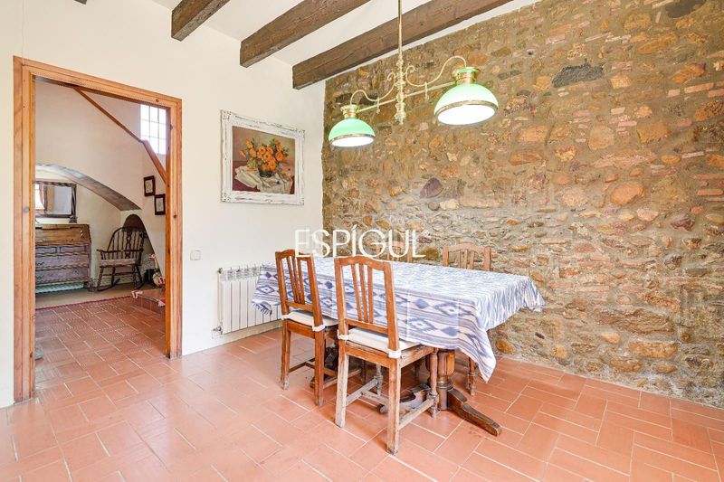 Foto d8aeeb56-5b6f-421e-ac10-4a89e13a40ec. Casa amb calefacció aparcament piscina a Bisbal d´Empordà (La)