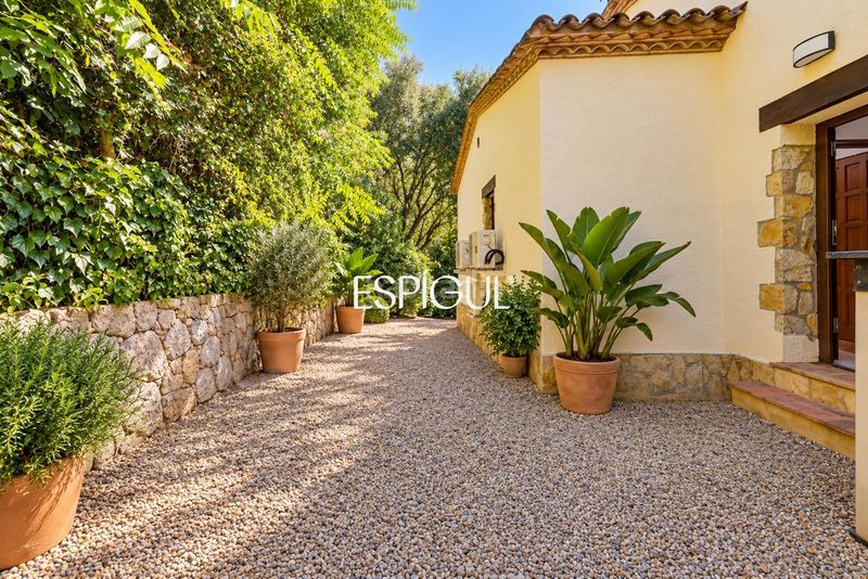 Foto eaab62d5-9b0d-4696-b9e7-8b0f7430fe16. Casa con riscaldamento parcheggio piscina terrazza in Calonge