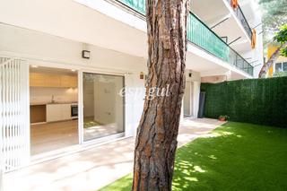 Pis  Mallorca. Planta baja reformada con jardín privado a 250m de la playa