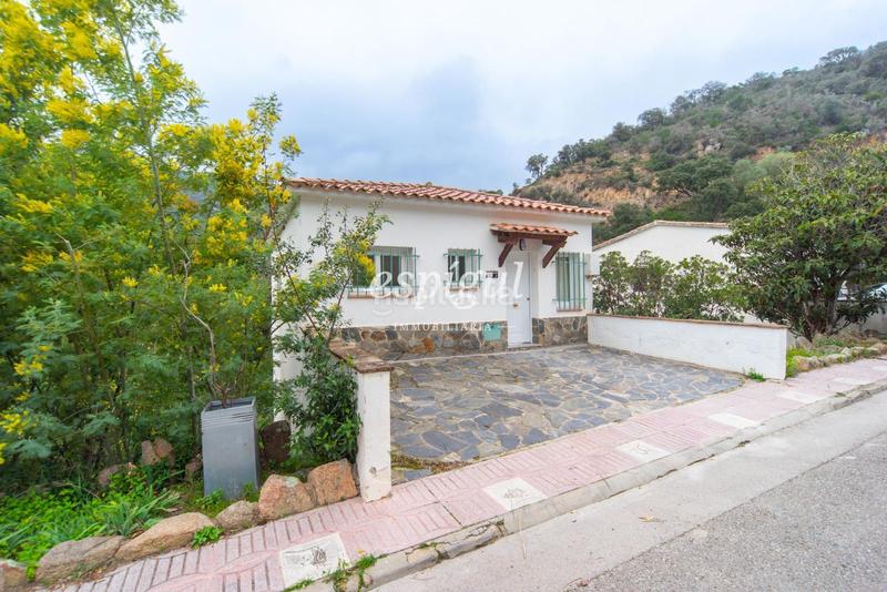 Foto 8542a519-32a8-4635-8aef-5fce1c0e795b. Casa  independiente en urbanización Rosamar en Santa Cristina d´Aro