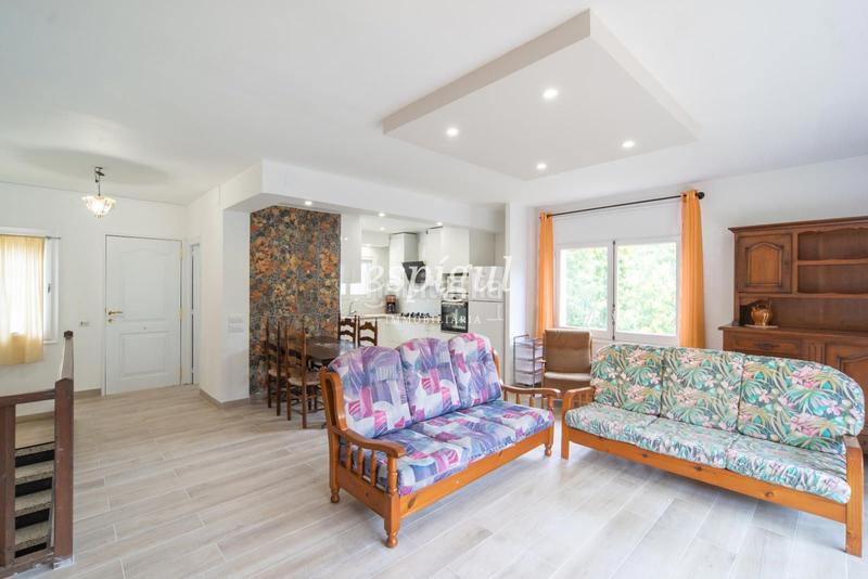 Foto f0ff85f3-dbcf-4f8d-a6eb-cc47ef9edaaa. Casa  independiente en urbanización Rosamar en Santa Cristina d´Aro