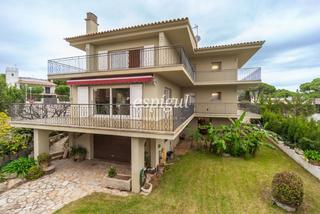 Casa  Sant narcis. Chalet exclusivo de 6 habitaciones a fanals, platja daro