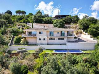 Casa  Roca del sol. Exclusiva villa con piscina y vistas panorámicas en playa de aro