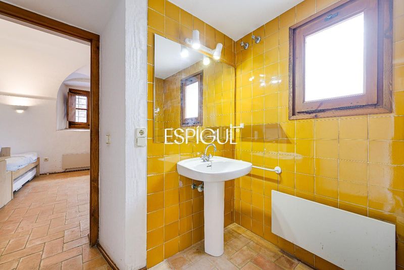 Foto f03c7d0f-7f77-4cf7-858d-fef024b7d794. Casa amb aparcament a Torroella de Montgrí