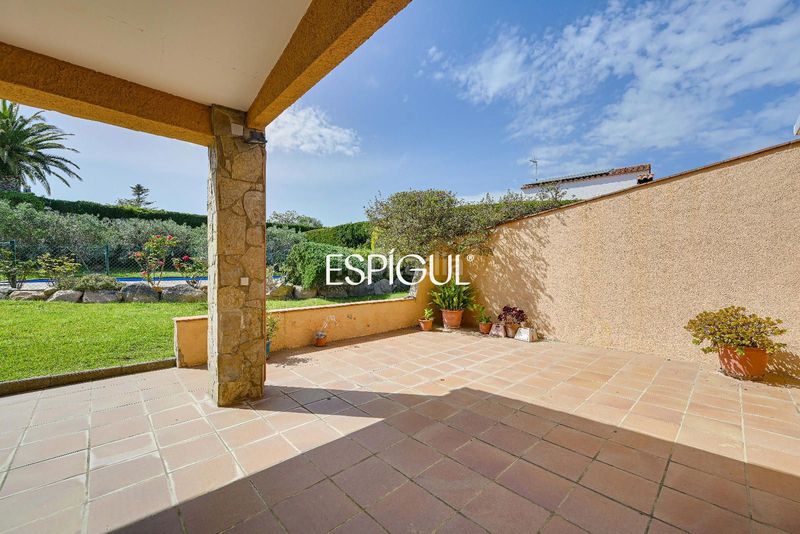 Foto 267de6e6-8df2-43ef-8c21-493605a701e1. Casa amb calefacció aparcament piscina a Cabanyes-Mas Ambrós-Mas Pallí Calonge