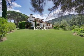 Casa a Carrer pirneus 504. Villa con vistas al massís de lardenyacadiretes