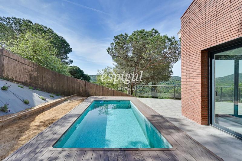 Foto 19debddb-7287-410f-a6c8-5b11ca52a69b. Casa con riscaldamento parcheggio piscina in Vallromanes