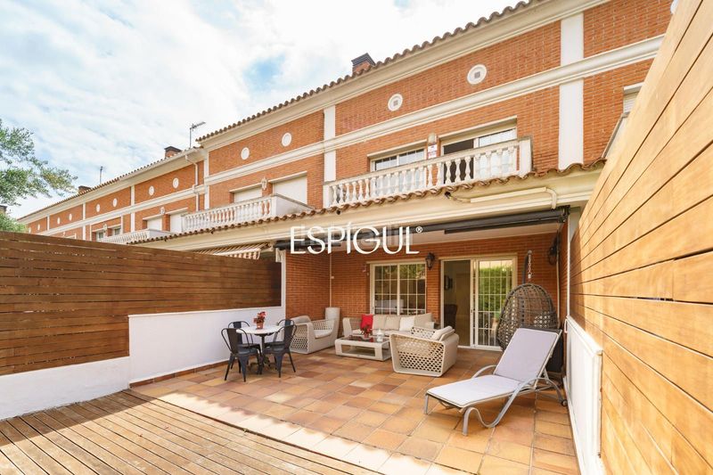 Foto dc29b635-416e-4801-a5f7-fb7fa32bb1bf. Casa adossada amb calefacció aparcament a Centre Vilassar de Mar