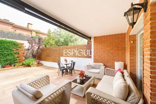 Reihenhaus  Narcis monturiol. Amplia casa reformada con gran terraza en el centro de vilassar
