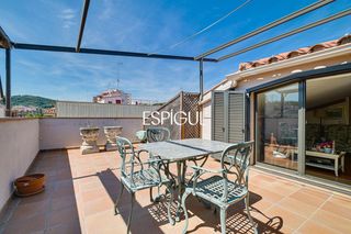 Zweistöckige Wohnung  Josep mº miquel i vergès. Ático en la riera de arenys de mar