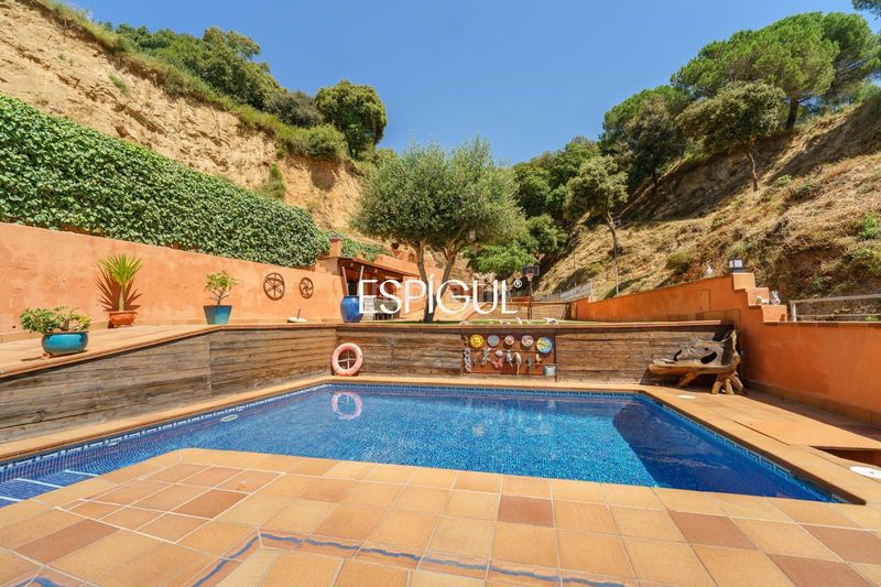 Foto 325d97fe-0cdc-4072-978e-802085f01ef0. Casa amb calefacció aparcament piscina a Teià