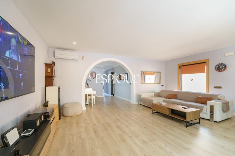 Foto 50fafc48-51b3-4a4d-a024-c2c1288e13ce. Casa amb calefacció aparcament piscina a Teià