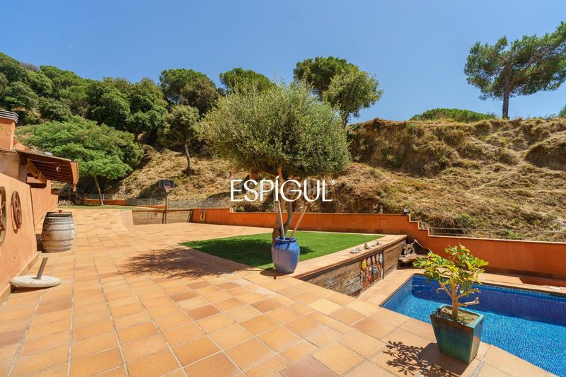 Foto 8aa4d14b-0896-46b4-8129-bcd3bd892c65. Casa amb calefacció aparcament piscina a Teià