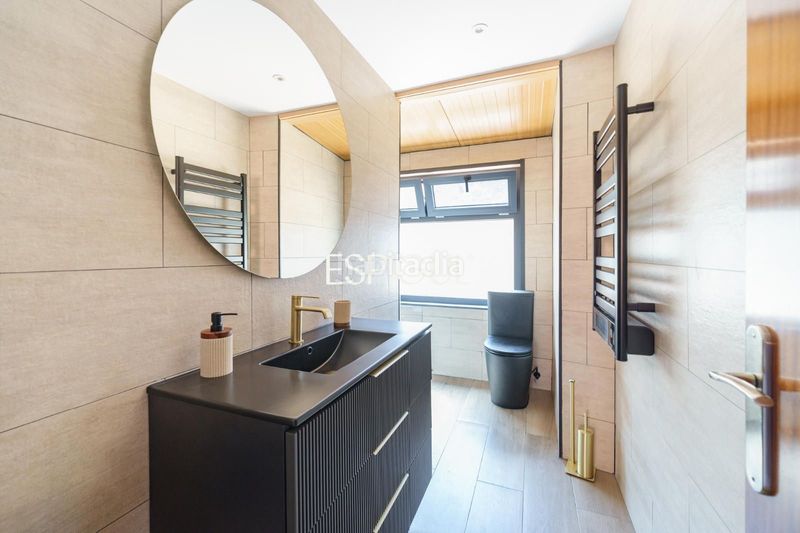 Foto b4eb99e6-e61d-42f7-a9e7-2410fc7300f5. Casa amb calefacció aparcament piscina a Teià
